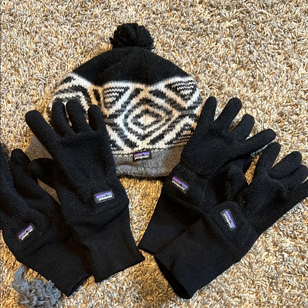 Patagonia Kids Black and Gray Winter Hat and Gloves Set